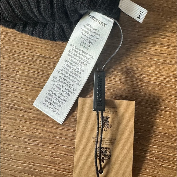 BURBERRY-AUTHENTIC (NWT) Unisex Black Cashmere Knit Gloves with Embroidery - Picture 7 of 15